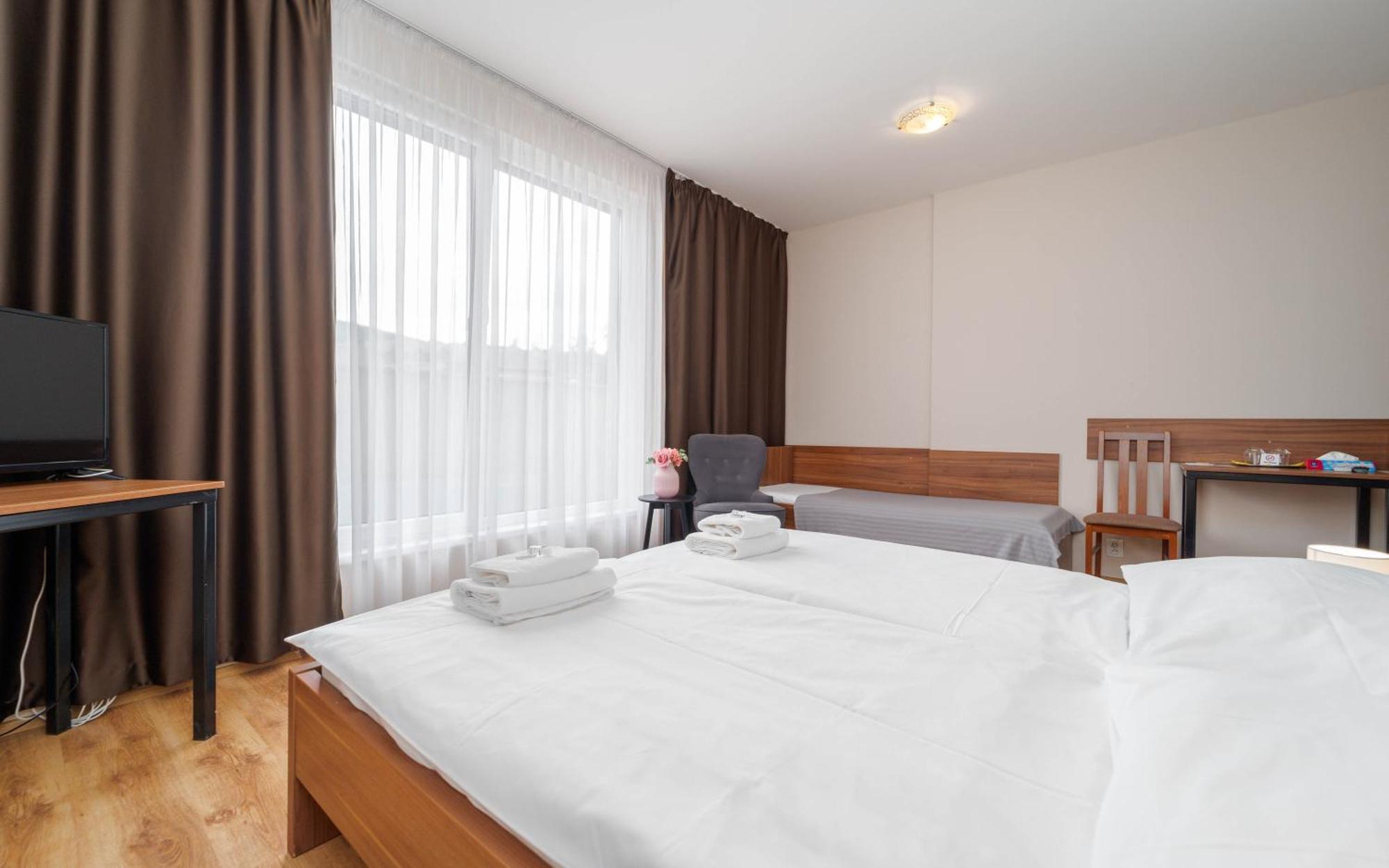 Hotel Arena Brumov Luaran gambar